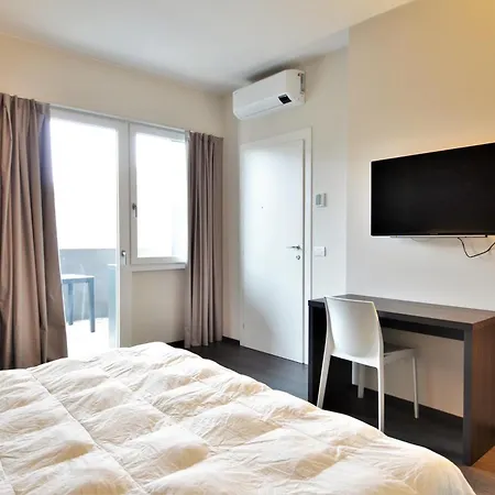 Venice Terminal & 4*