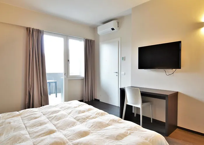 Venice Terminal & 4*